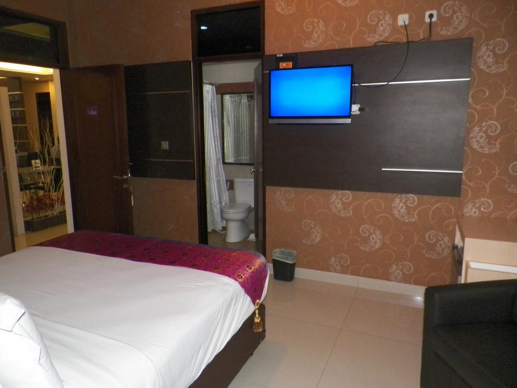 Latief Hotel 2*